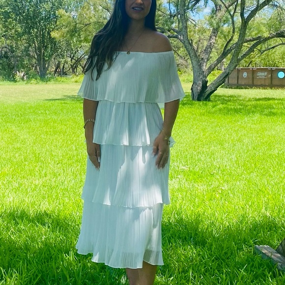 White dress. Worn once. Bridal dress - Picture 2 of 2